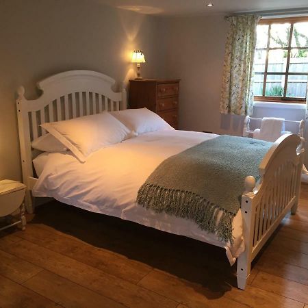 Stapehill Lodge B&B Hampreston Экстерьер фото
