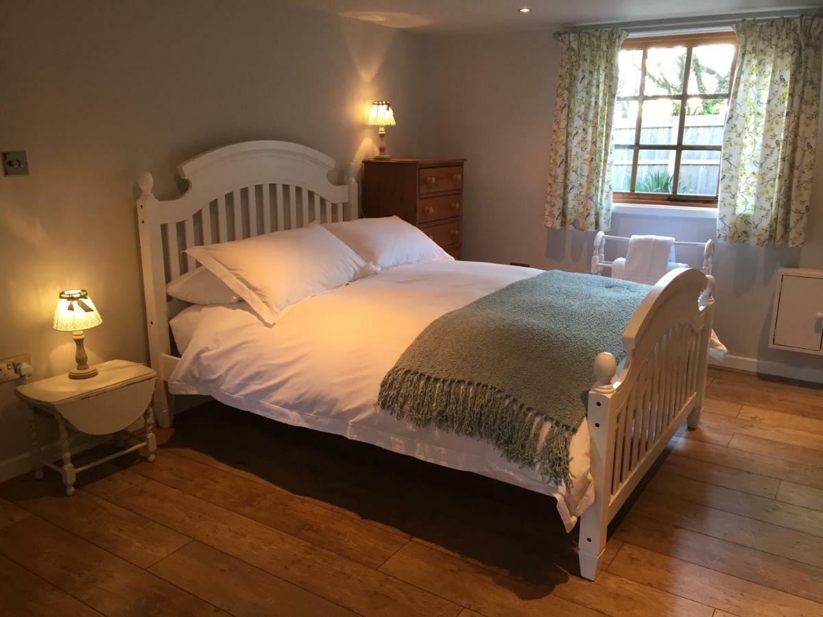 Stapehill Lodge B&B Hampreston Экстерьер фото