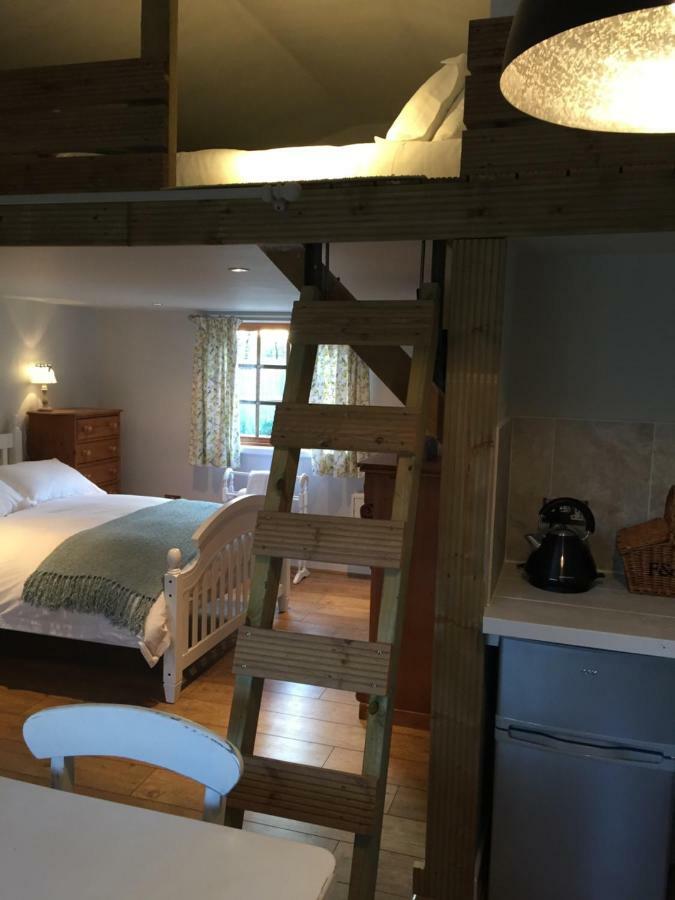 Stapehill Lodge B&B Hampreston Экстерьер фото
