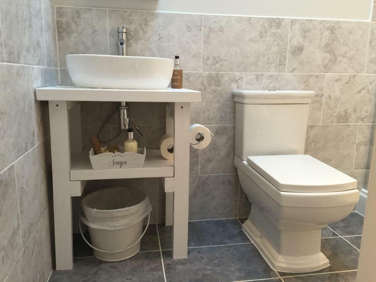Stapehill Lodge B&B Hampreston Экстерьер фото