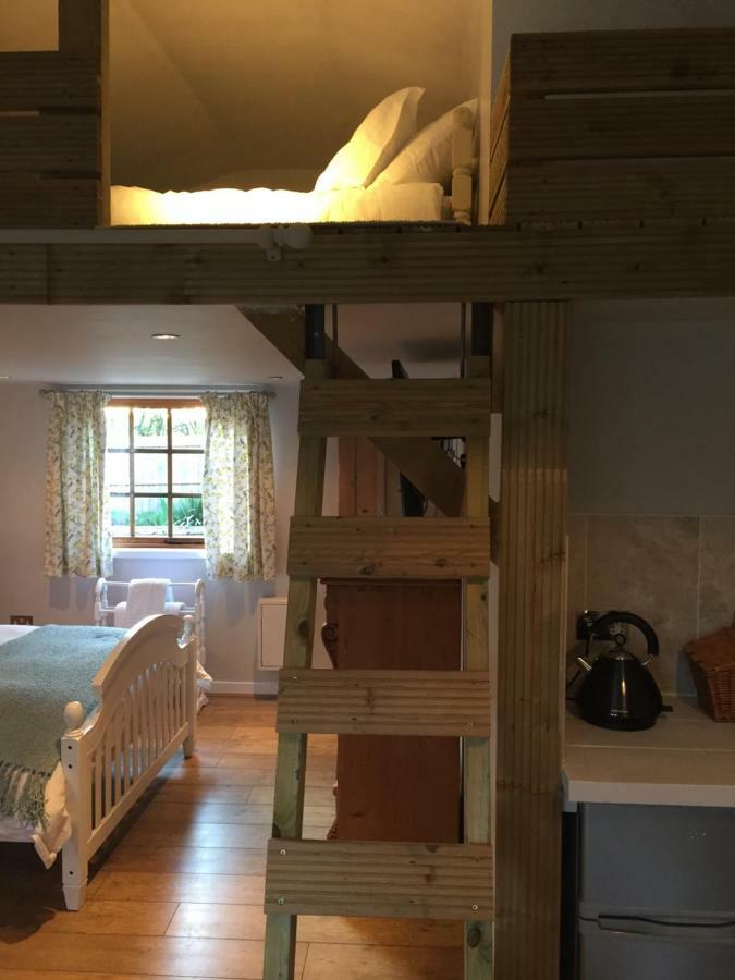 Stapehill Lodge B&B Hampreston Экстерьер фото