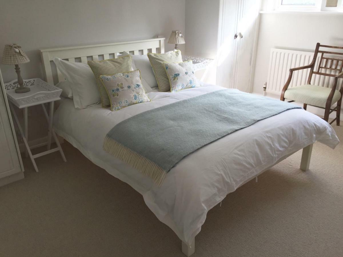 Stapehill Lodge B&B Hampreston Экстерьер фото