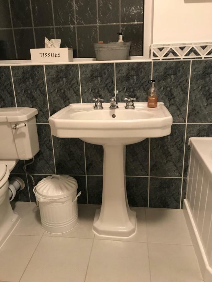 Stapehill Lodge B&B Hampreston Экстерьер фото