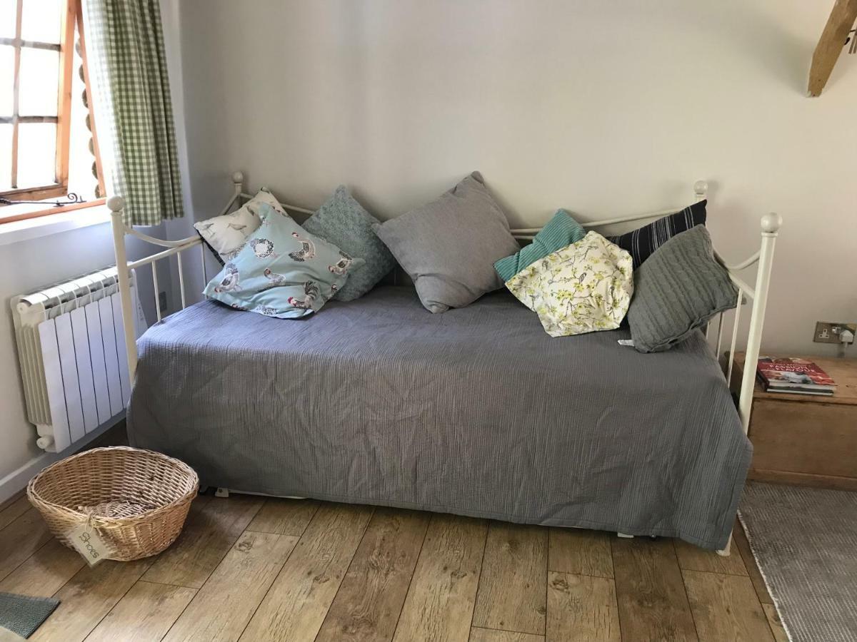 Stapehill Lodge B&B Hampreston Экстерьер фото
