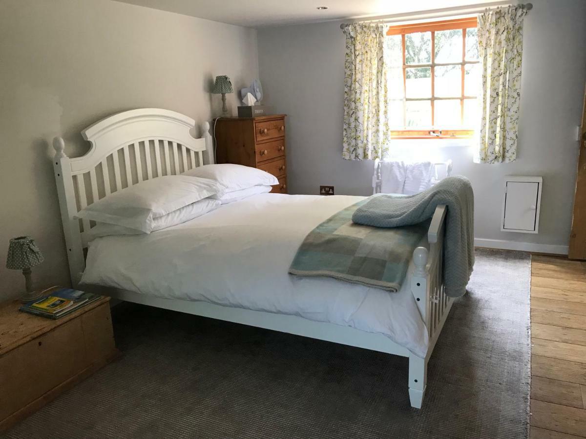 Stapehill Lodge B&B Hampreston Экстерьер фото