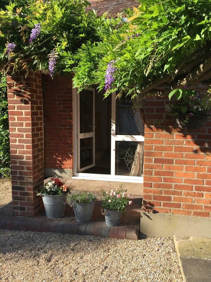 Stapehill Lodge B&B Hampreston Экстерьер фото