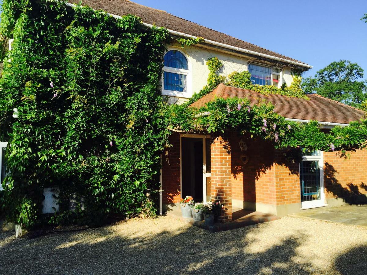 Stapehill Lodge B&B Hampreston Экстерьер фото