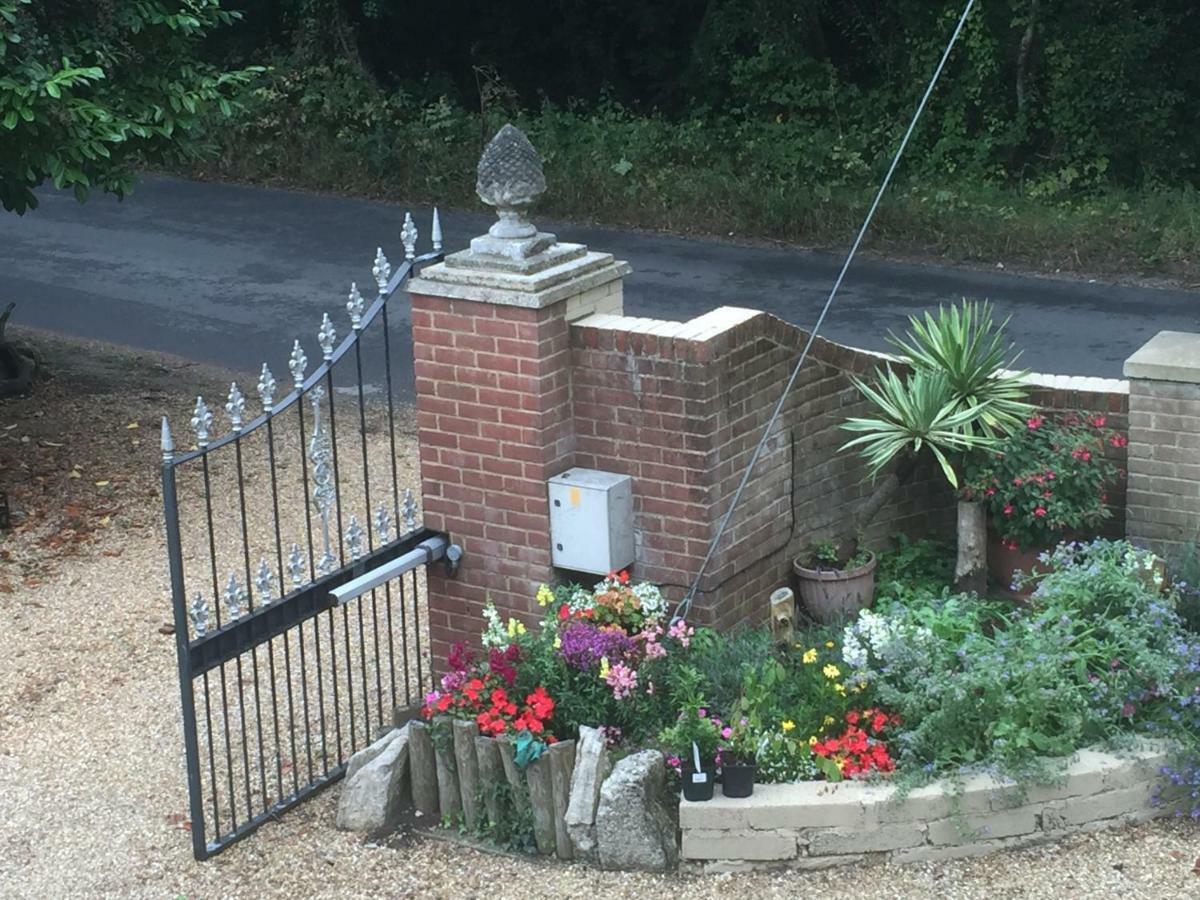 Stapehill Lodge B&B Hampreston Экстерьер фото