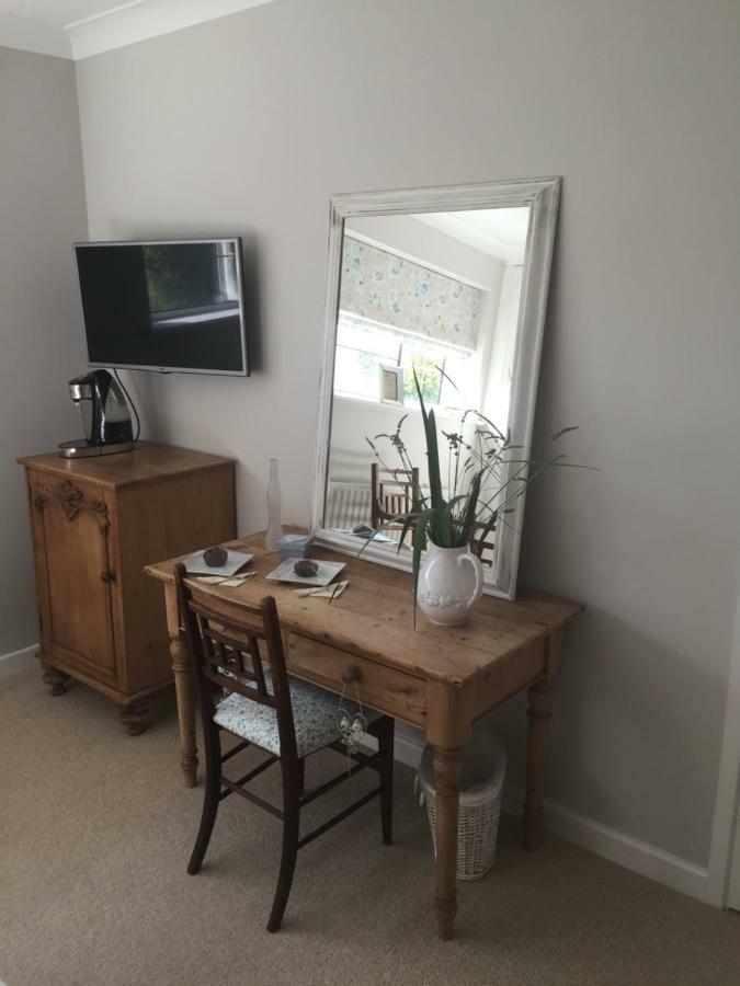 Stapehill Lodge B&B Hampreston Экстерьер фото
